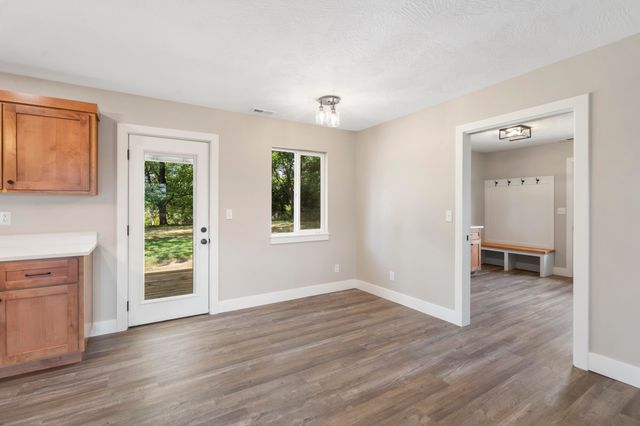 6089 North Farm Road 159, Springfield, MO 65803