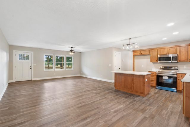 6089 North Farm Road 159, Springfield, MO 65803