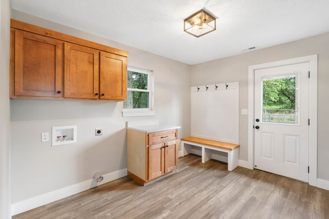 6089 North Farm Road 159, Springfield, MO 65803