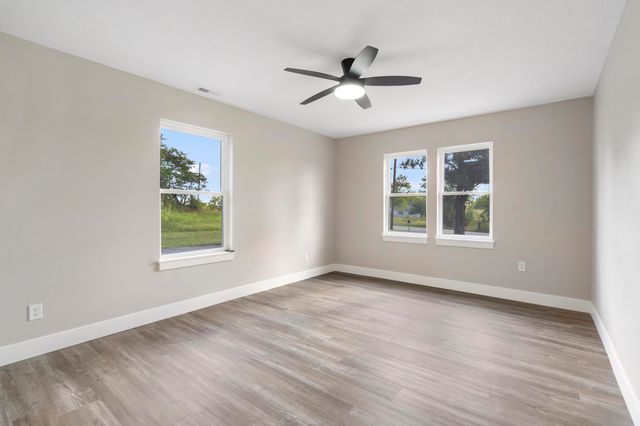 6089 North Farm Road 159, Springfield, MO 65803