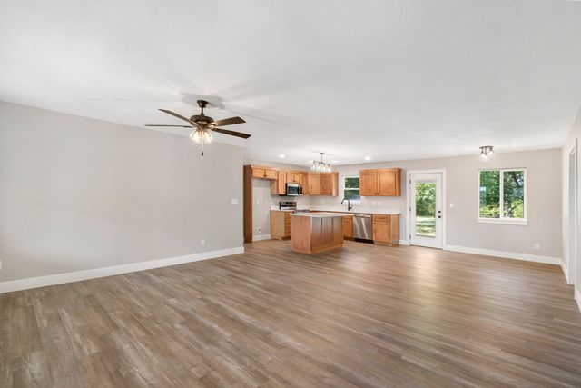 6089 North Farm Road 159, Springfield, MO 65803