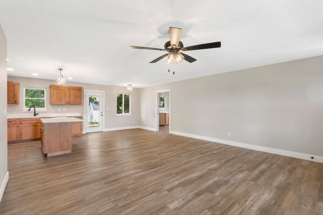 6089 North Farm Road 159, Springfield, MO 65803