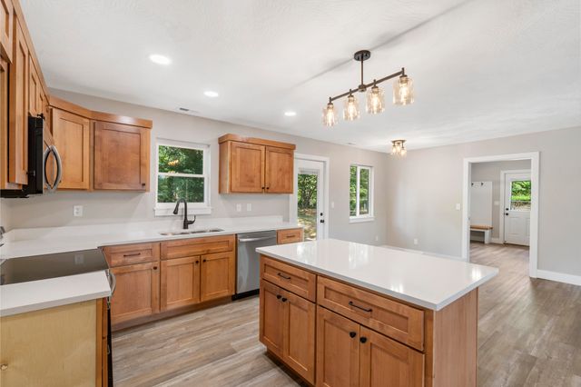 6089 North Farm Road 159, Springfield, MO 65803