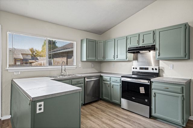 513 Beechwood Drive, Grand Prairie, TX 75052