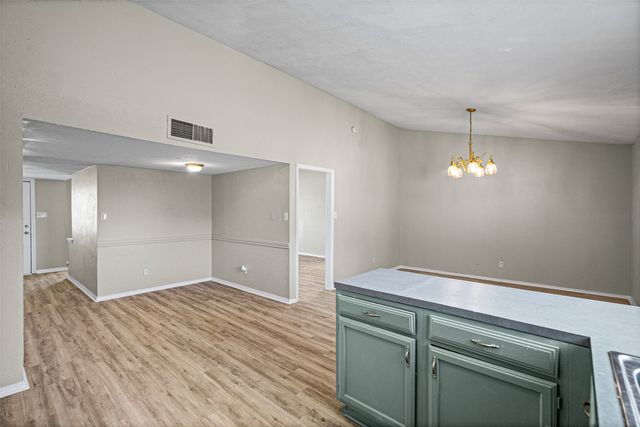 513 Beechwood Drive, Grand Prairie, TX 75052