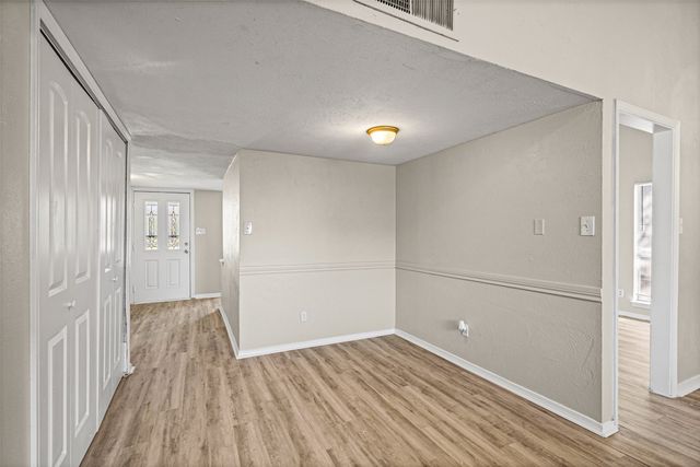 513 Beechwood Drive, Grand Prairie, TX 75052