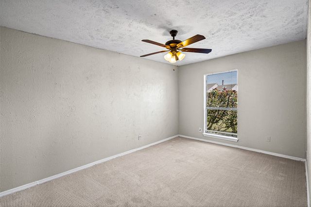 513 Beechwood Drive, Grand Prairie, TX 75052