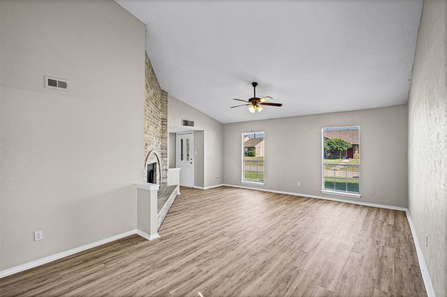 513 Beechwood Drive, Grand Prairie, TX 75052