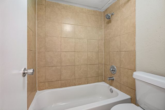 513 Beechwood Drive, Grand Prairie, TX 75052