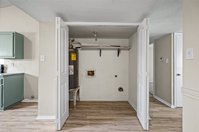 513 Beechwood Drive, Grand Prairie, TX 75052