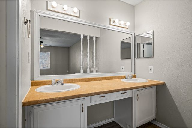 513 Beechwood Drive, Grand Prairie, TX 75052