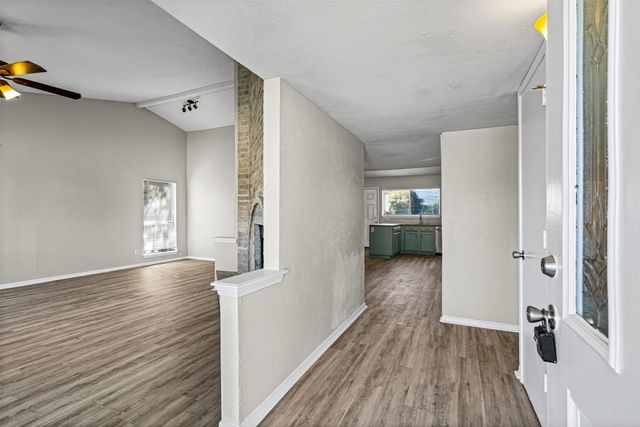 513 Beechwood Drive, Grand Prairie, TX 75052