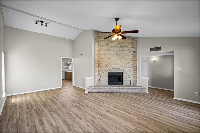 513 Beechwood Drive, Grand Prairie, TX 75052