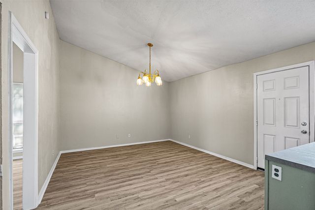 513 Beechwood Drive, Grand Prairie, TX 75052