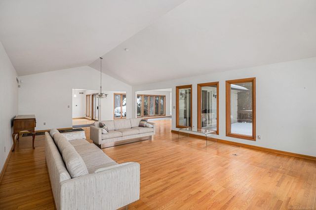 6733 Bloomfield Lane, West Bloomfield Twp, MI 48322