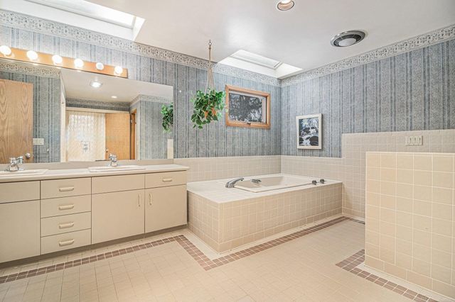 6733 Bloomfield Lane, West Bloomfield Twp, MI 48322