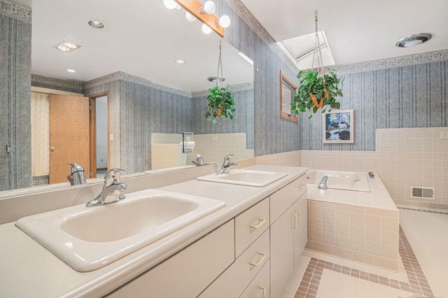 6733 Bloomfield Lane, West Bloomfield Twp, MI 48322