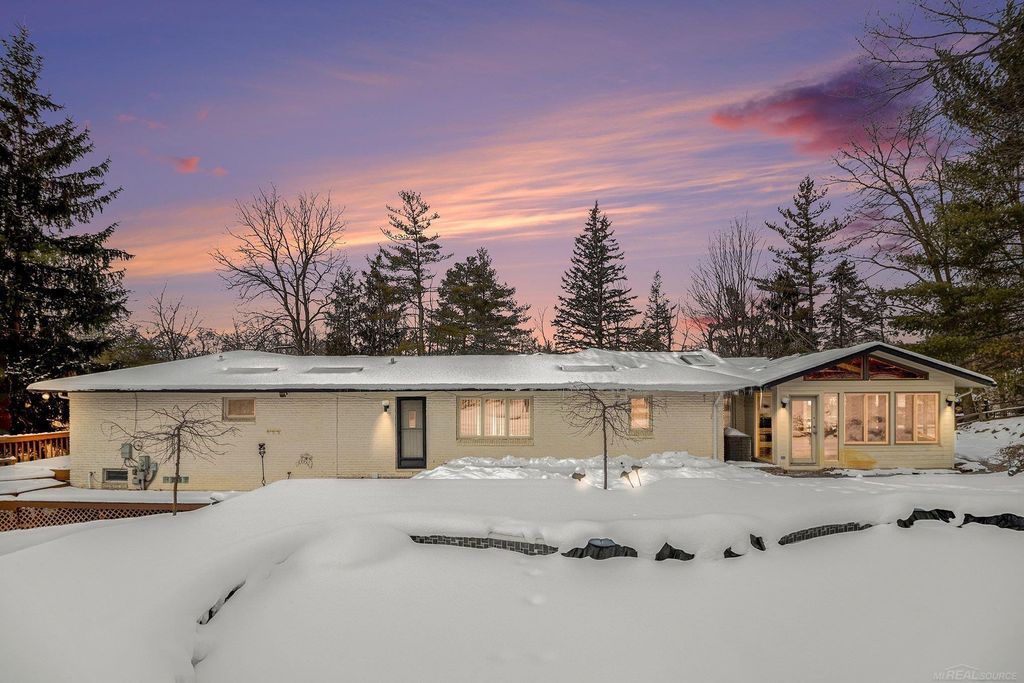 6733 Bloomfield Lane, West Bloomfield Twp, MI 48322