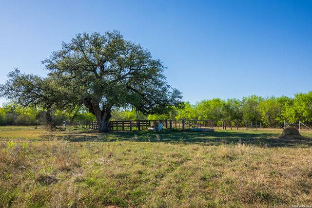 1048 County Road 640, Hondo, TX 78861