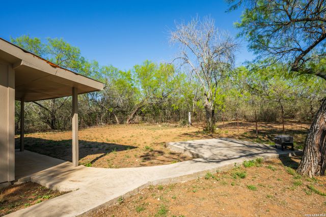 1048 County Road 640, Hondo, TX 78861
