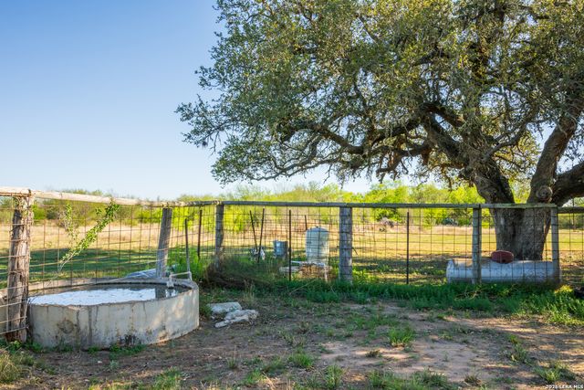 1048 County Road 640, Hondo, TX 78861