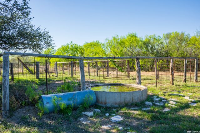 1048 County Road 640, Hondo, TX 78861