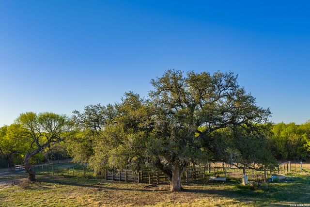 1048 County Road 640, Hondo, TX 78861