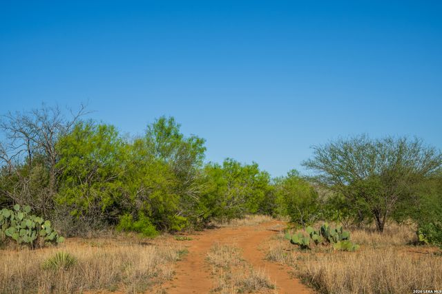 1048 County Road 640, Hondo, TX 78861