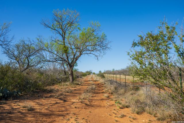 1048 County Road 640, Hondo, TX 78861
