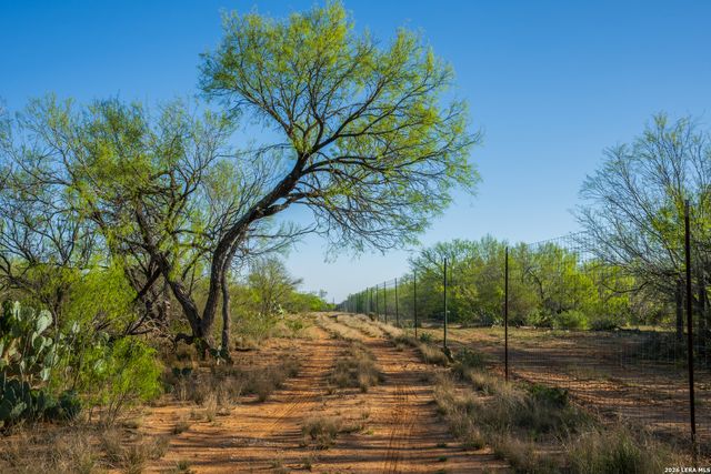 1048 County Road 640, Hondo, TX 78861