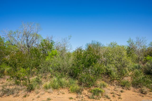 1048 County Road 640, Hondo, TX 78861
