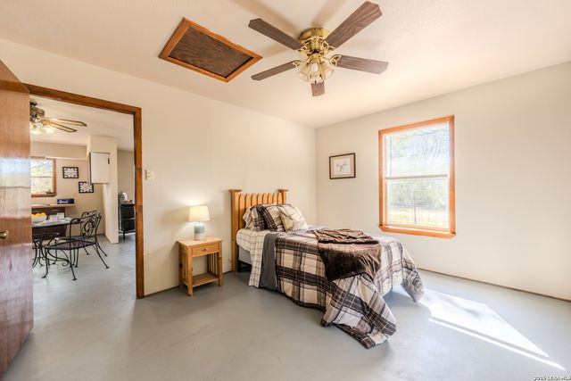 1048 County Road 640, Hondo, TX 78861
