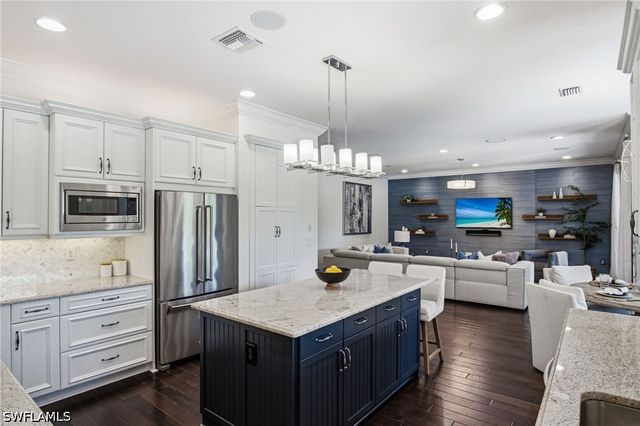 3908 Gibralter DR, Naples, FL 34119
