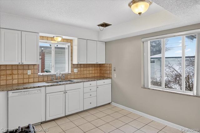 16786 Sprenger Avenue, Eastpointe, MI 48021