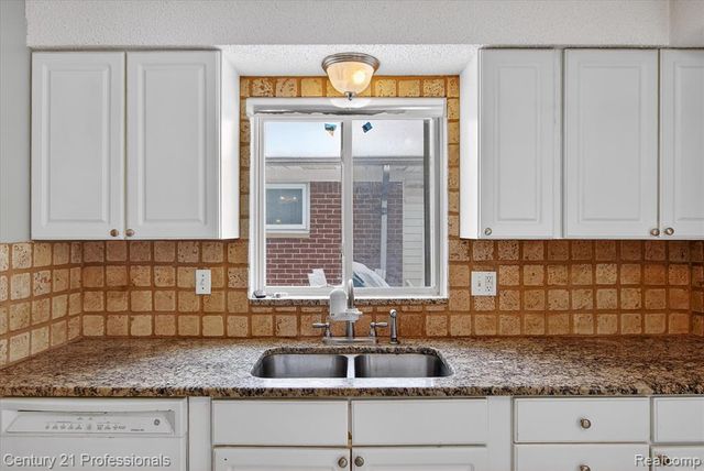 16786 Sprenger Avenue, Eastpointe, MI 48021