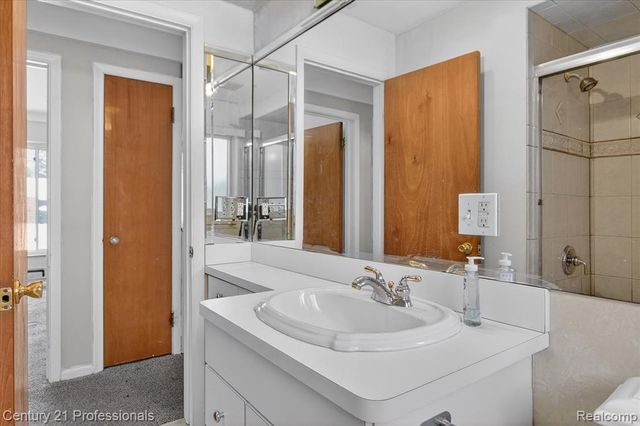 16786 Sprenger Avenue, Eastpointe, MI 48021