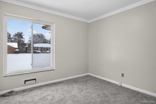 16786 Sprenger Avenue, Eastpointe, MI 48021