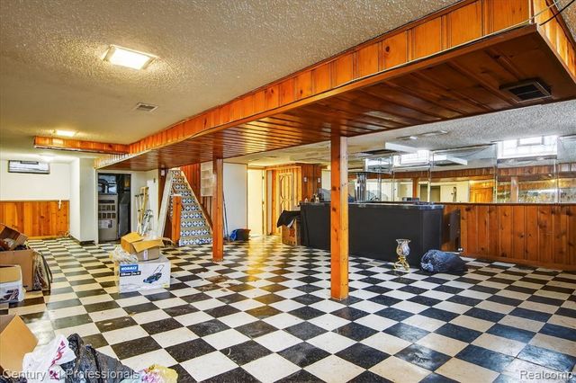 16786 Sprenger Avenue, Eastpointe, MI 48021