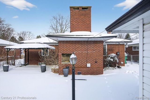 16786 Sprenger Avenue, Eastpointe, MI 48021