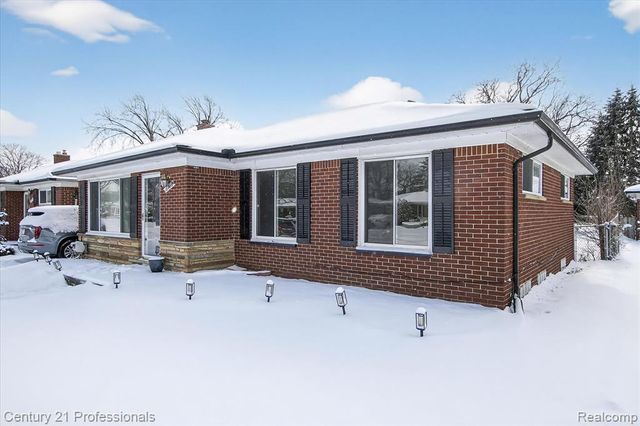 16786 Sprenger Avenue, Eastpointe, MI 48021