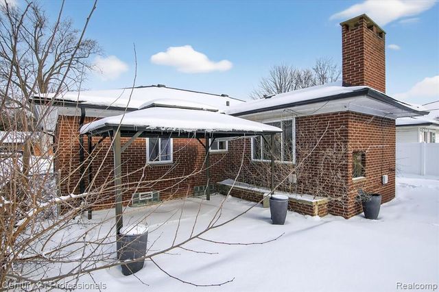 16786 Sprenger Avenue, Eastpointe, MI 48021