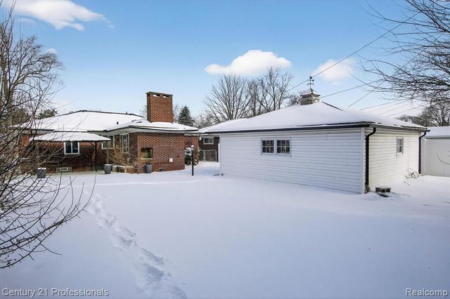 16786 Sprenger Avenue, Eastpointe, MI 48021