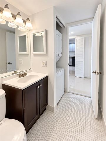 4174 Inverrary Drive 1011, Lauderhill, FL 33319