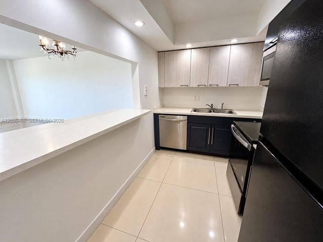 4174 Inverrary Drive 1011, Lauderhill, FL 33319