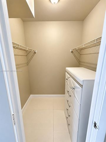 4174 Inverrary Drive 1011, Lauderhill, FL 33319