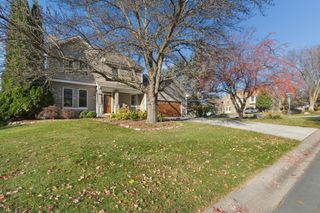 8632 Endicott Trail, Eden Prairie, MN 55347