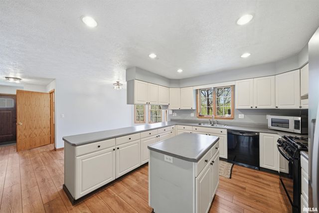 658 COON CREEK Road, Metamora, IL 61548
