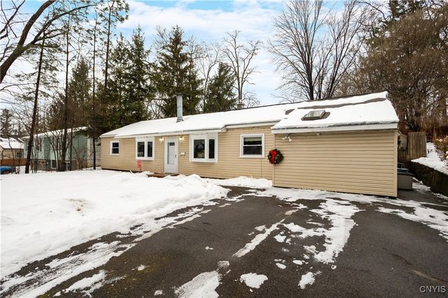 15 Wexford Road, Dewitt, NY 13214