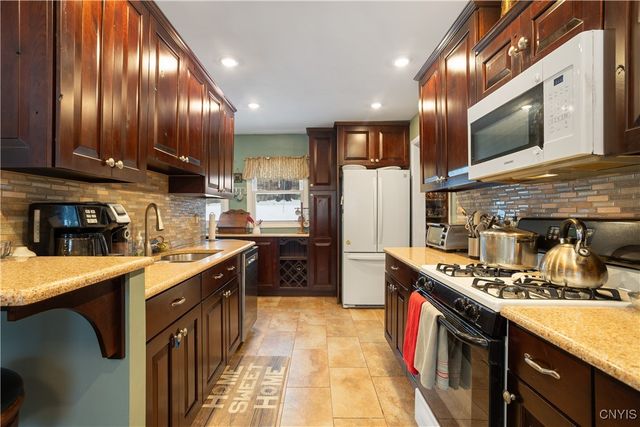 15 Wexford Road, Dewitt, NY 13214