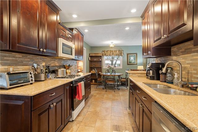 15 Wexford Road, Dewitt, NY 13214